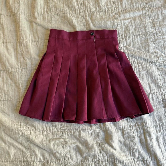Yookyook girl | made in korea women's xsmall Pleated Burgundy Mini Skirt - Picture 3 of 4